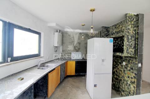 Moradia isolada t3 em condomínio fechado em palmela/ quinta do anjo! c/ piscina privada!