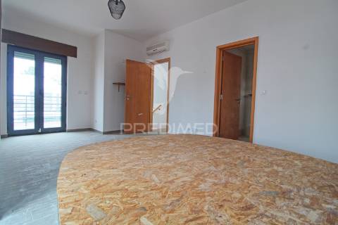 Moradia isolada t3 em condomínio fechado em palmela/ quinta do anjo! c/ piscina privada!