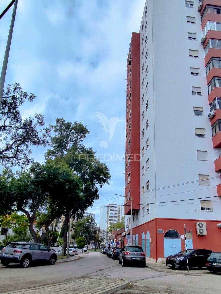 Loja centro comercial miratejo - corroios