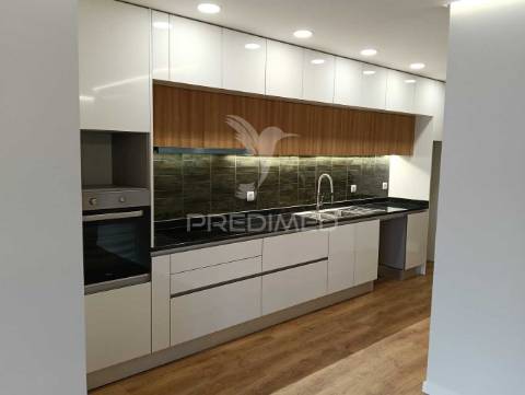 Apartamento t3+1 nas barrocas