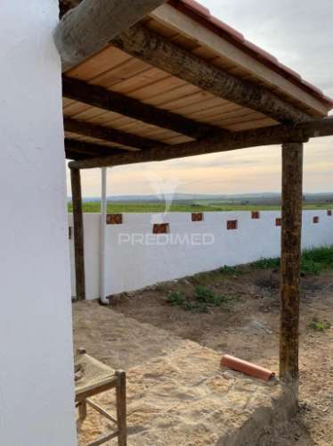 Moradia alentejana  na aldeia de trigaches