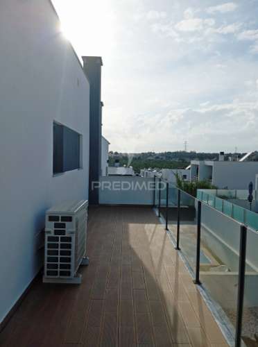 Moradia t4 como nova - oferta instalação + piscina