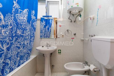 Prédio com 3 apartamentos situado na zona histórica do porto