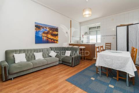 Prédio com 3 apartamentos situado na zona histórica do porto