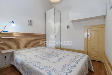 Prédio com 3 apartamentos situado na zona histórica do porto