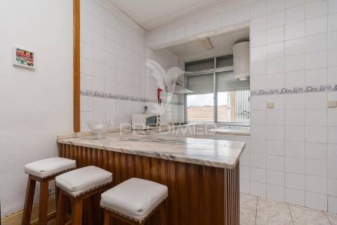 Prédio com 3 apartamentos situado na zona histórica do porto