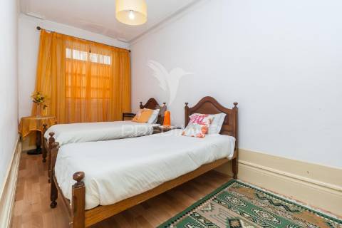 Prédio com 3 apartamentos situado na zona histórica do porto
