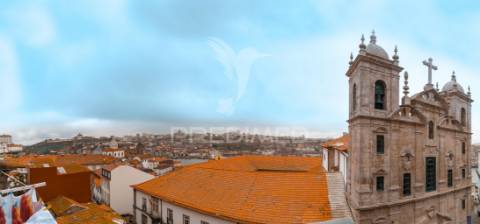 Prédio com 3 apartamentos situado na zona histórica do porto