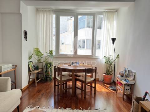 Apartamento t2 totalmente remodelado em alameda, lisboa