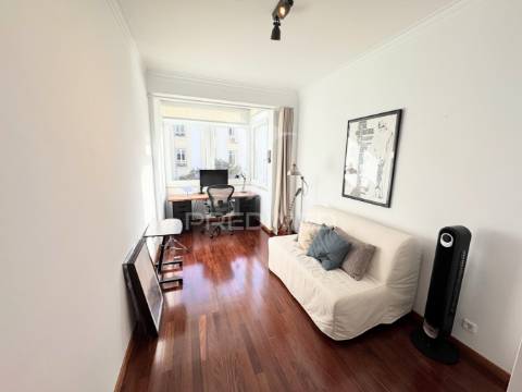 Apartamento t2 totalmente remodelado em alameda, lisboa