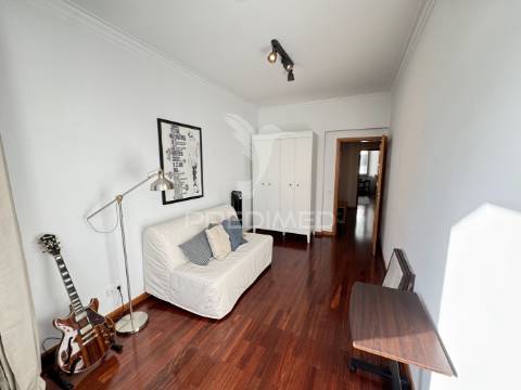 Apartamento t2 totalmente remodelado em alameda, lisboa