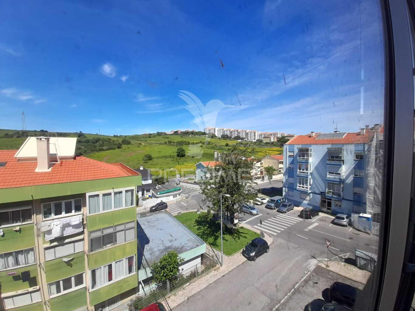 Apartamento t2 com arrecadação, casal do bico, massamá.
