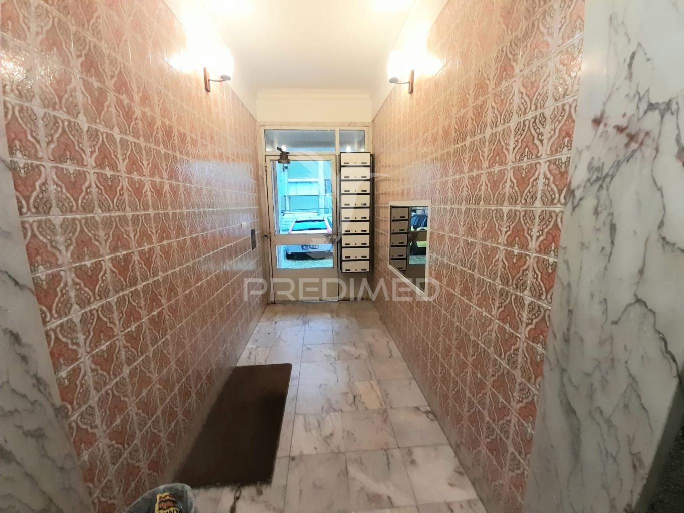 Apartamento t2 com arrecadação, casal do bico, massamá.