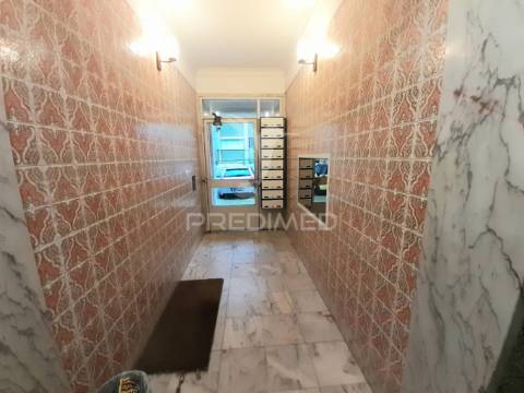 Apartamento t2 com arrecadação, casal do bico, massamá.