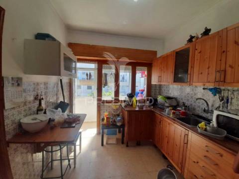 Apartamento t2 com arrecadação, casal do bico, massamá.