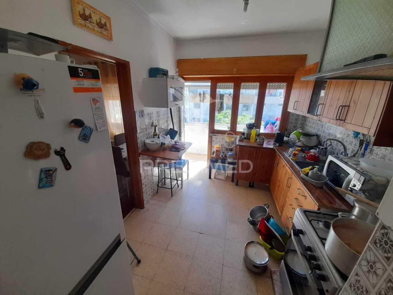 Apartamento t2 com arrecadação, casal do bico, massamá.