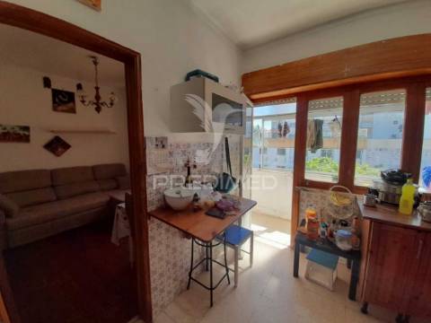 Apartamento t2 com arrecadação, casal do bico, massamá.