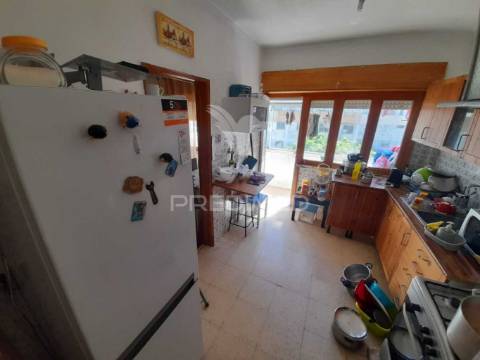 Apartamento t2 com arrecadação, casal do bico, massamá.