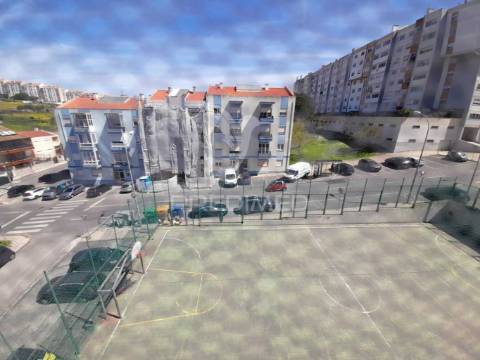 Apartamento t2 com arrecadação, casal do bico, massamá.
