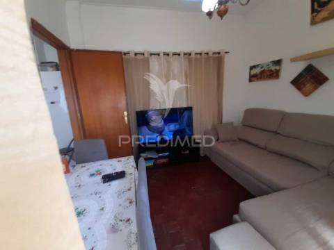 Apartamento t2 com arrecadação, casal do bico, massamá.