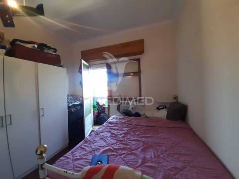 Apartamento t2 com arrecadação, casal do bico, massamá.