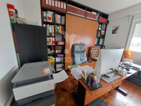 Apartamento t3 duplex no centro da cidade - albufeira