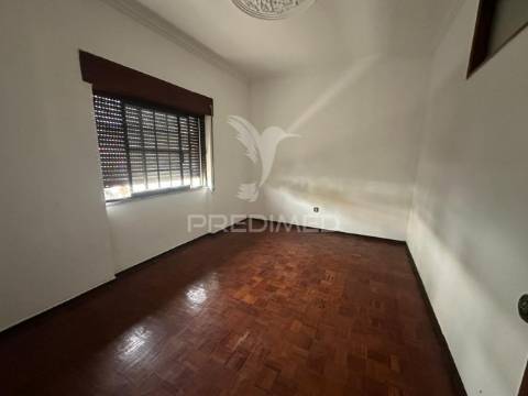 Moradia t3 com anexo t1 com 3 garagens barreiro