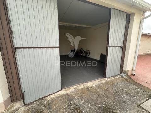 Moradia t3 com anexo t1 com 3 garagens barreiro