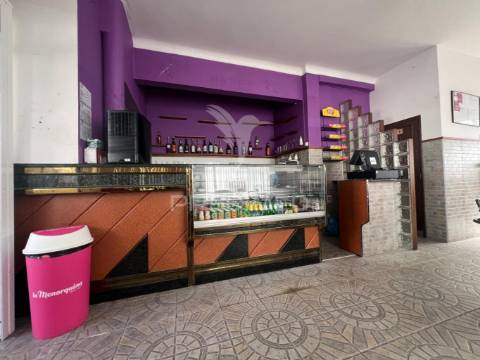 Arrenda-se café / snack bar com esplanada no centro histórico de palmela