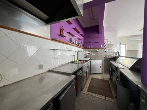Arrenda-se café / snack bar com esplanada no centro histórico de palmela
