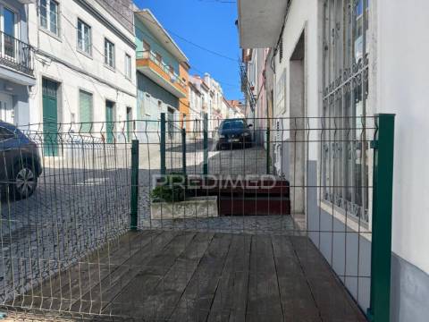 Arrenda-se café / snack bar com esplanada no centro histórico de palmela