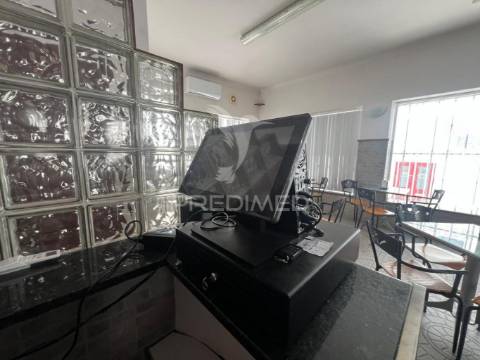 Arrenda-se café / snack bar com esplanada no centro histórico de palmela