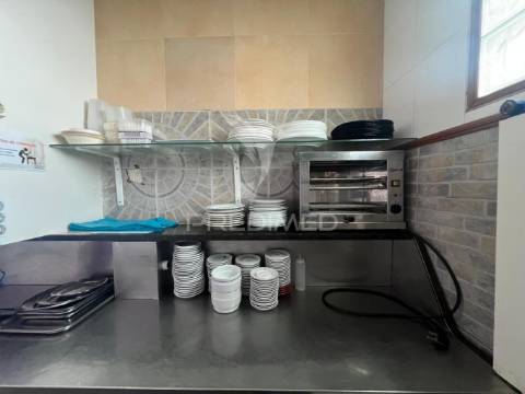 Arrenda-se café / snack bar com esplanada no centro histórico de palmela
