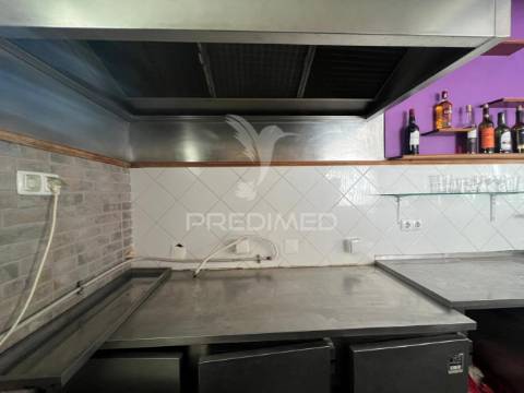 Arrenda-se café / snack bar com esplanada no centro histórico de palmela