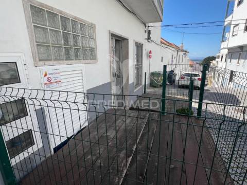 Arrenda-se café / snack bar com esplanada no centro histórico de palmela