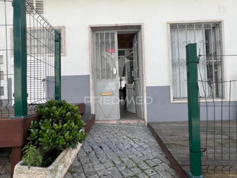 Arrenda-se café / snack bar com esplanada no centro histórico de palmela