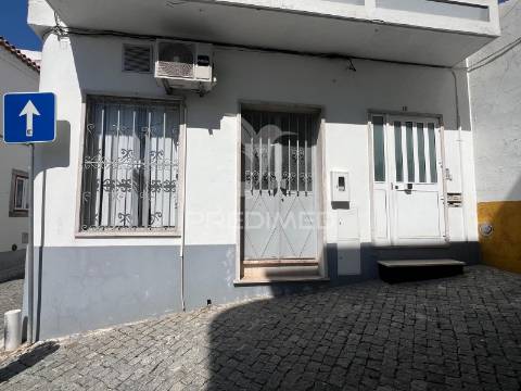 Arrenda-se café / snack bar com esplanada no centro histórico de palmela