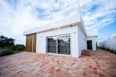 Moradia térrea t3, vista mar, em porto côvo