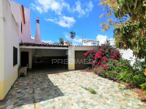 Moradia t3 com quintal e garagem em olhão,  algarve