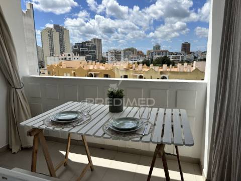 Apartamento t1 arrendamento 1 ano junto à praia da rocha