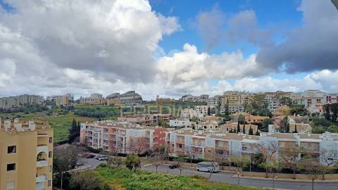 Apartamento t1 arrendamento 1 ano junto à praia da rocha