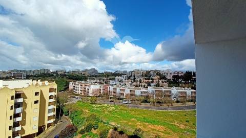 Apartamento t1 arrendamento 1 ano junto à praia da rocha