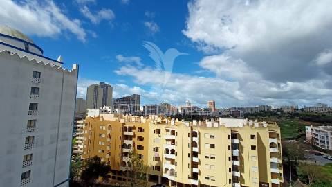 Apartamento t1 arrendamento 1 ano junto à praia da rocha