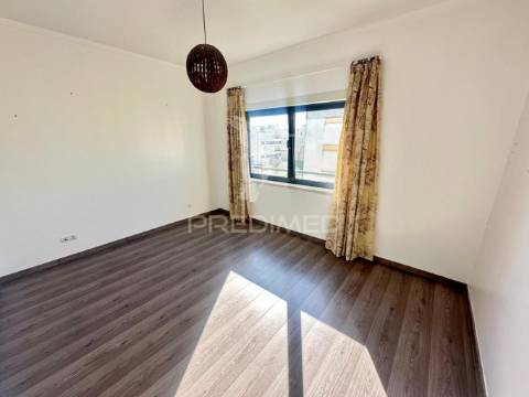 Apartamento t2 na quinta do meio em sines