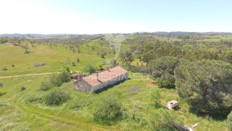 Monte alentejano com 17ha, odemira