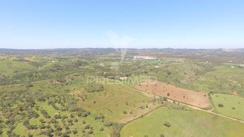 Monte alentejano com 17ha, odemira