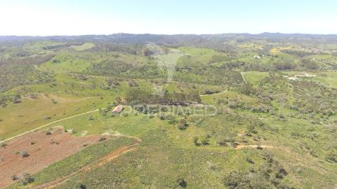 Monte alentejano com 17ha, odemira