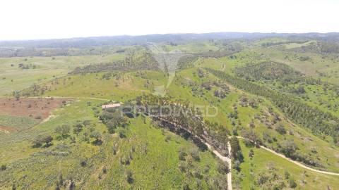 Monte alentejano com 17ha, odemira