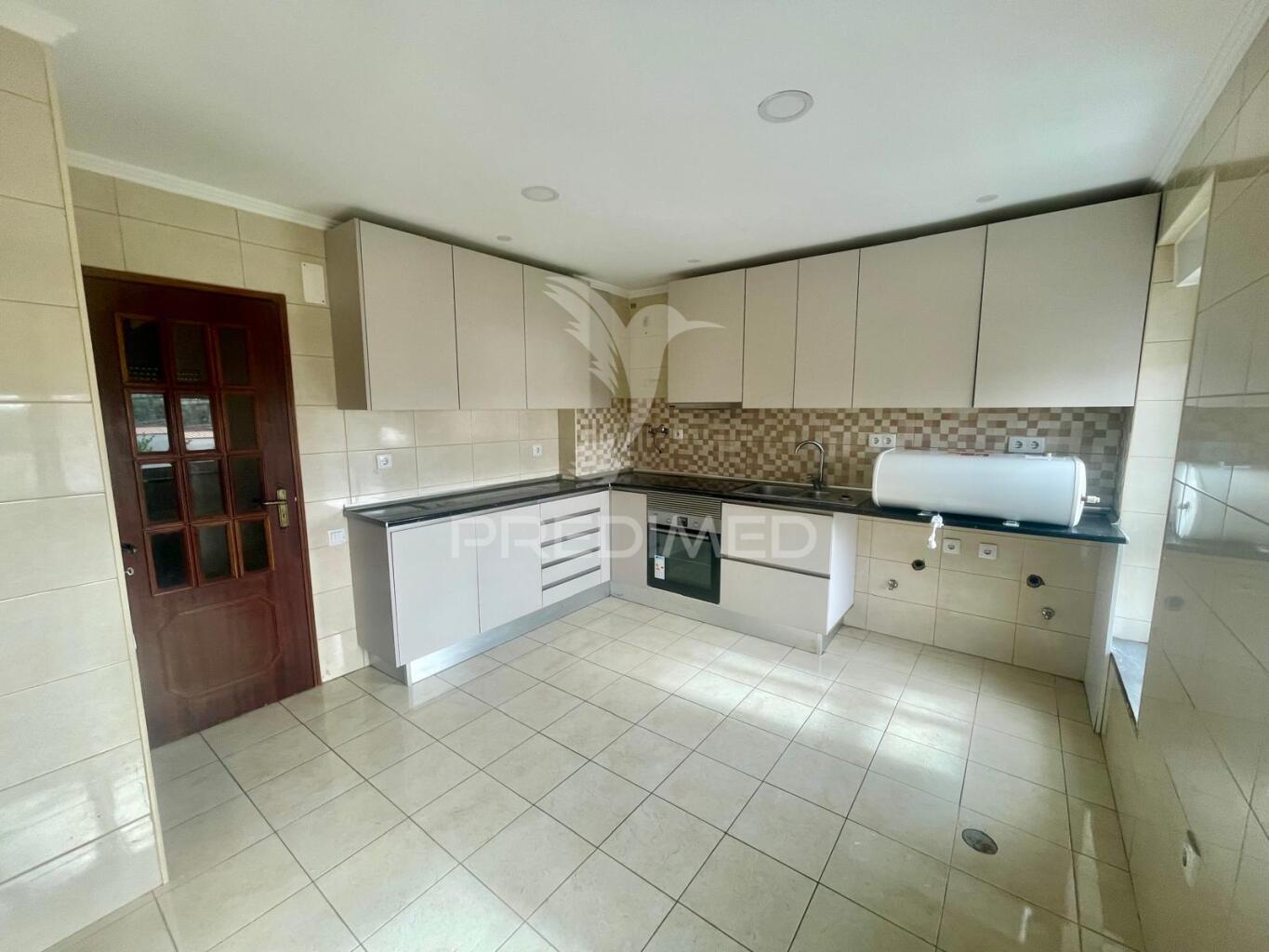 Apartamento t2  boas áreas, com arrecadação  - moita