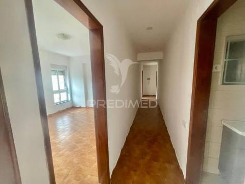 Apartamento t2  boas áreas, com arrecadação  - moita